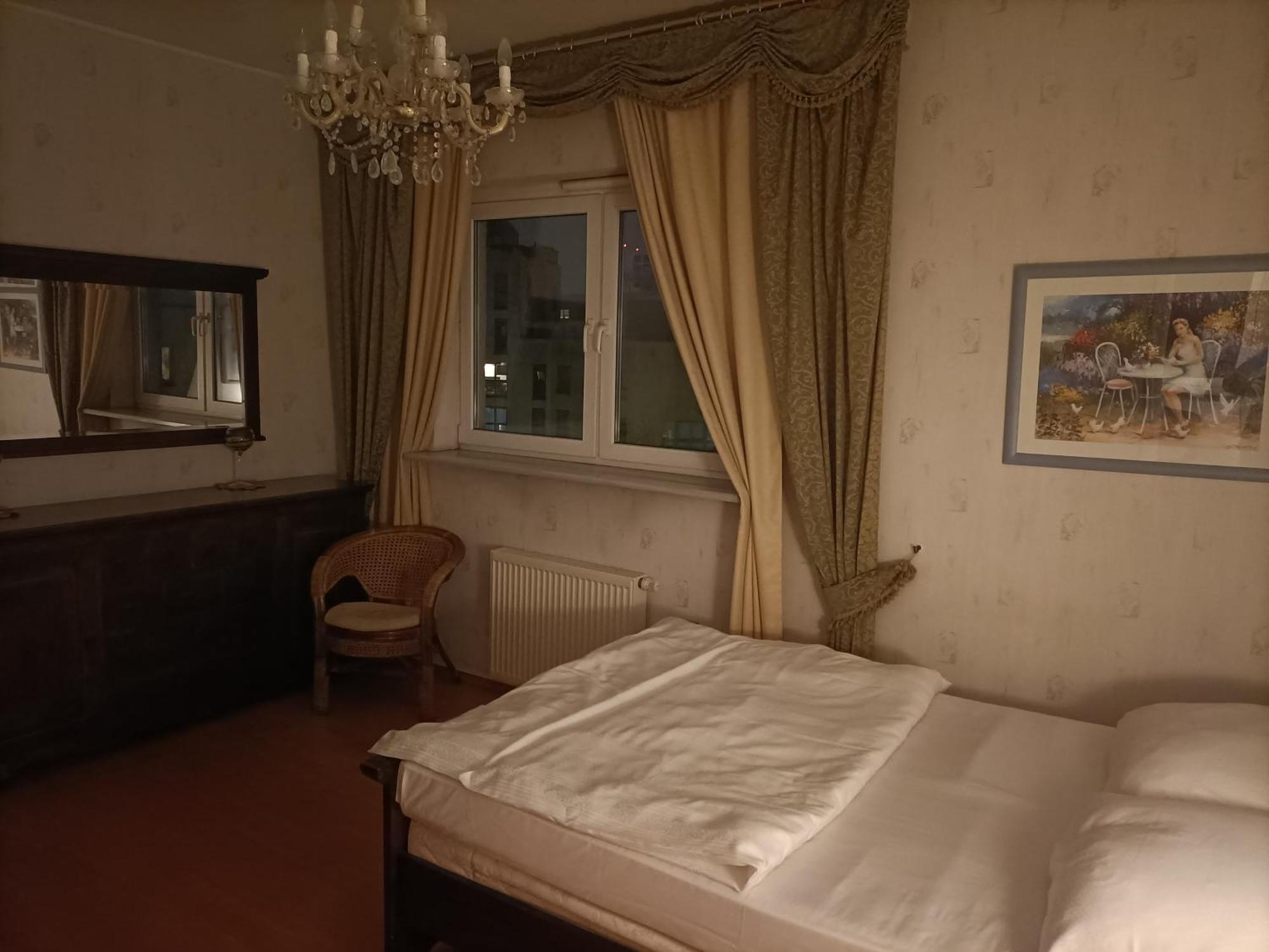 Babka Wiezowiec Noclegi Warschau Buitenkant foto