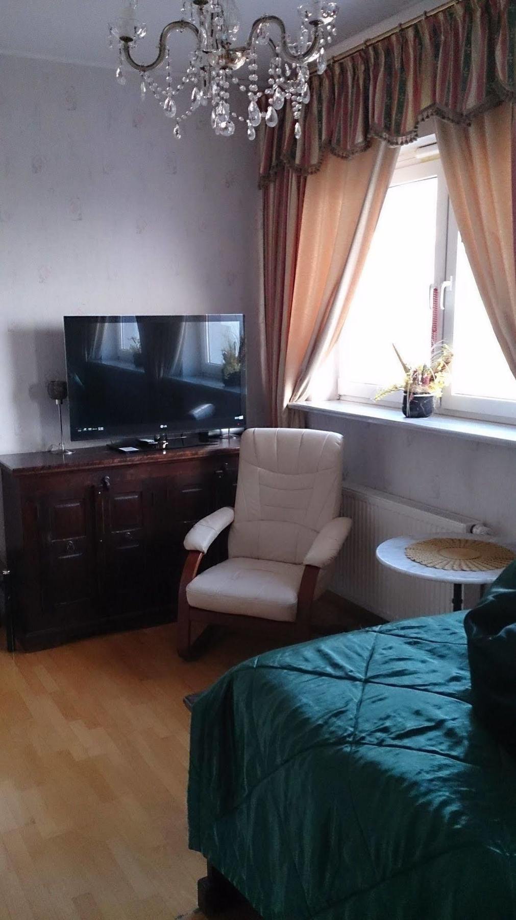 Babka Wiezowiec Noclegi Warschau Buitenkant foto